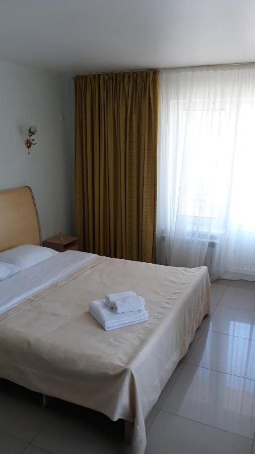 Барокко Hotel บิลฮอรอด นีสตรอฟสกาย ภายนอก รูปภาพ